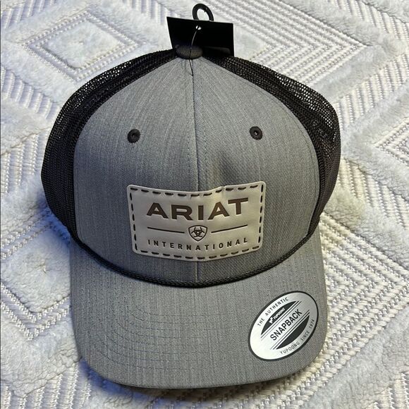 ARIAT - Snap Back Hat - Picture 1 of 5